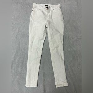 Lee brand skinny leg midrise. Pockets in front and back.